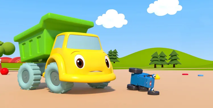 Синий трактор на детской площадке - Игрушки